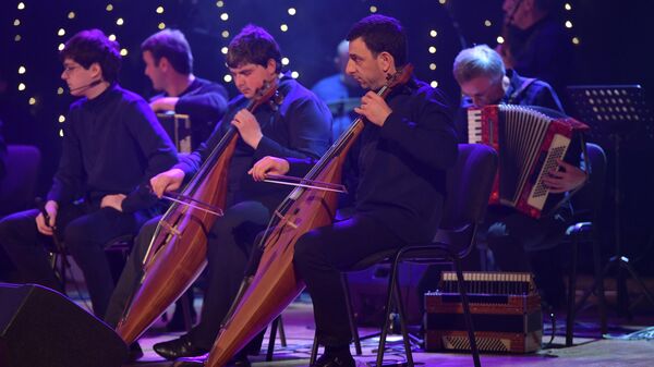 Оркестр народных инструментов имени Отара Хунцария выступил с отчетным концертом  - Sputnik Абхазия