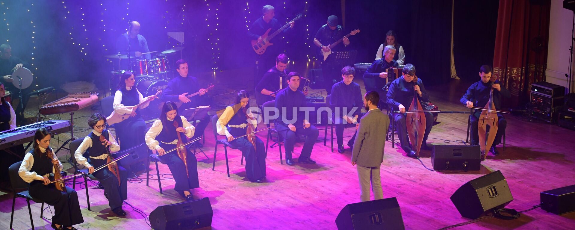 Оркестр народных инструментов имени Отара Хунцария выступил с отчетным концертом  - Sputnik Аҧсны, 1920, 14.09.2025