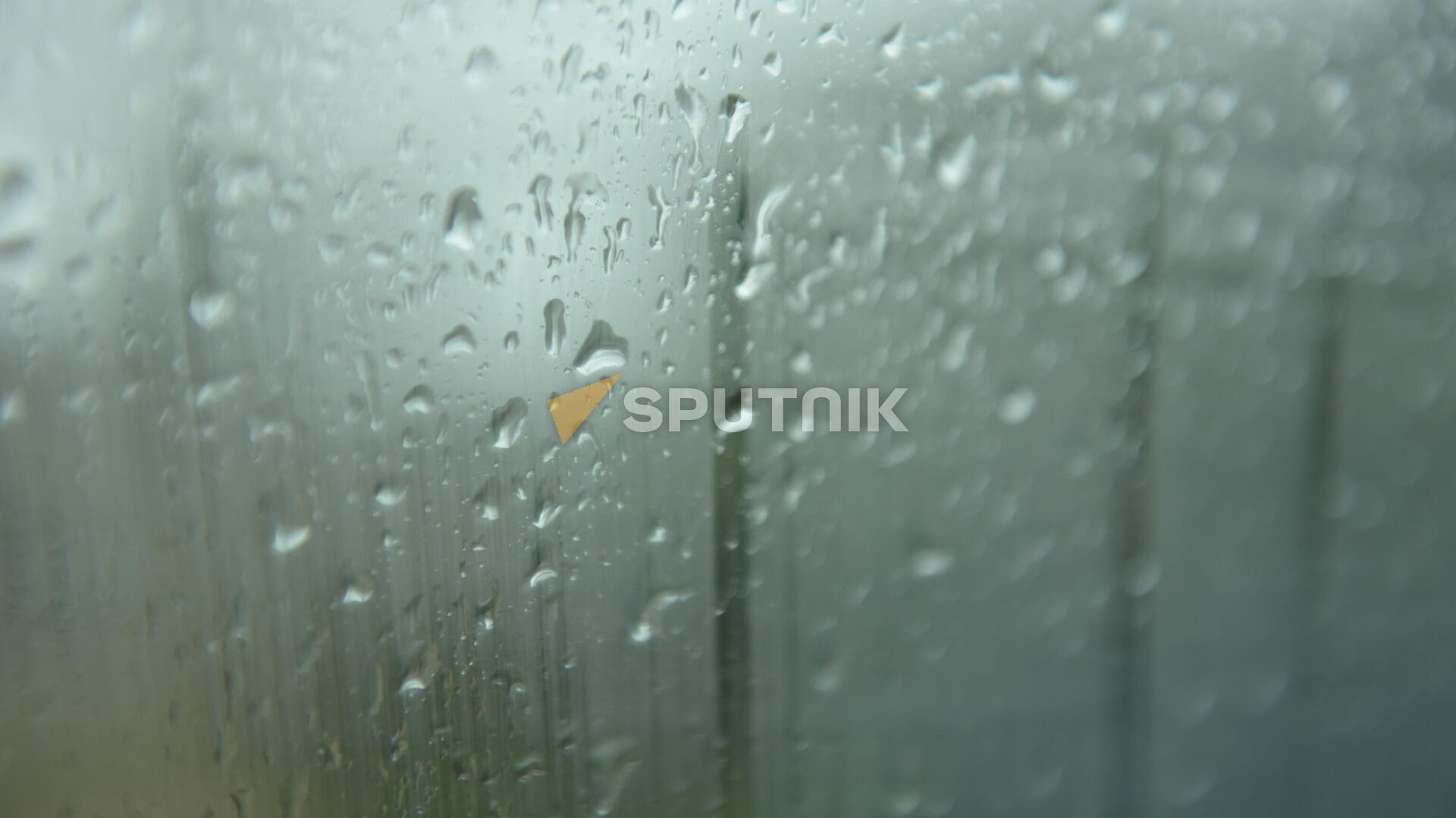 Капли дождя на стекле  - Sputnik Абхазия, 1920, 24.03.2024