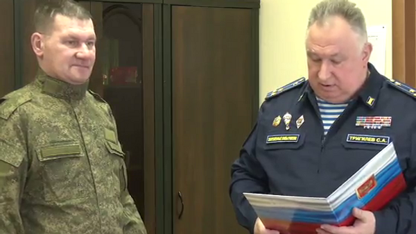Добровольца, спасшего командира танка Алеша от взрыва гранаты, наградили орденом Мужества - Sputnik Абхазия