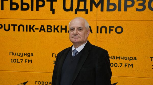 Гражданин и начальник: Кубрава о приватизации и аренде госимущества в Абхазии  - Sputnik Абхазия