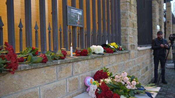 У Посольства России в Абхазии проходит акция в память о погибших в теракте в Крокус Сити холле - Sputnik Абхазия