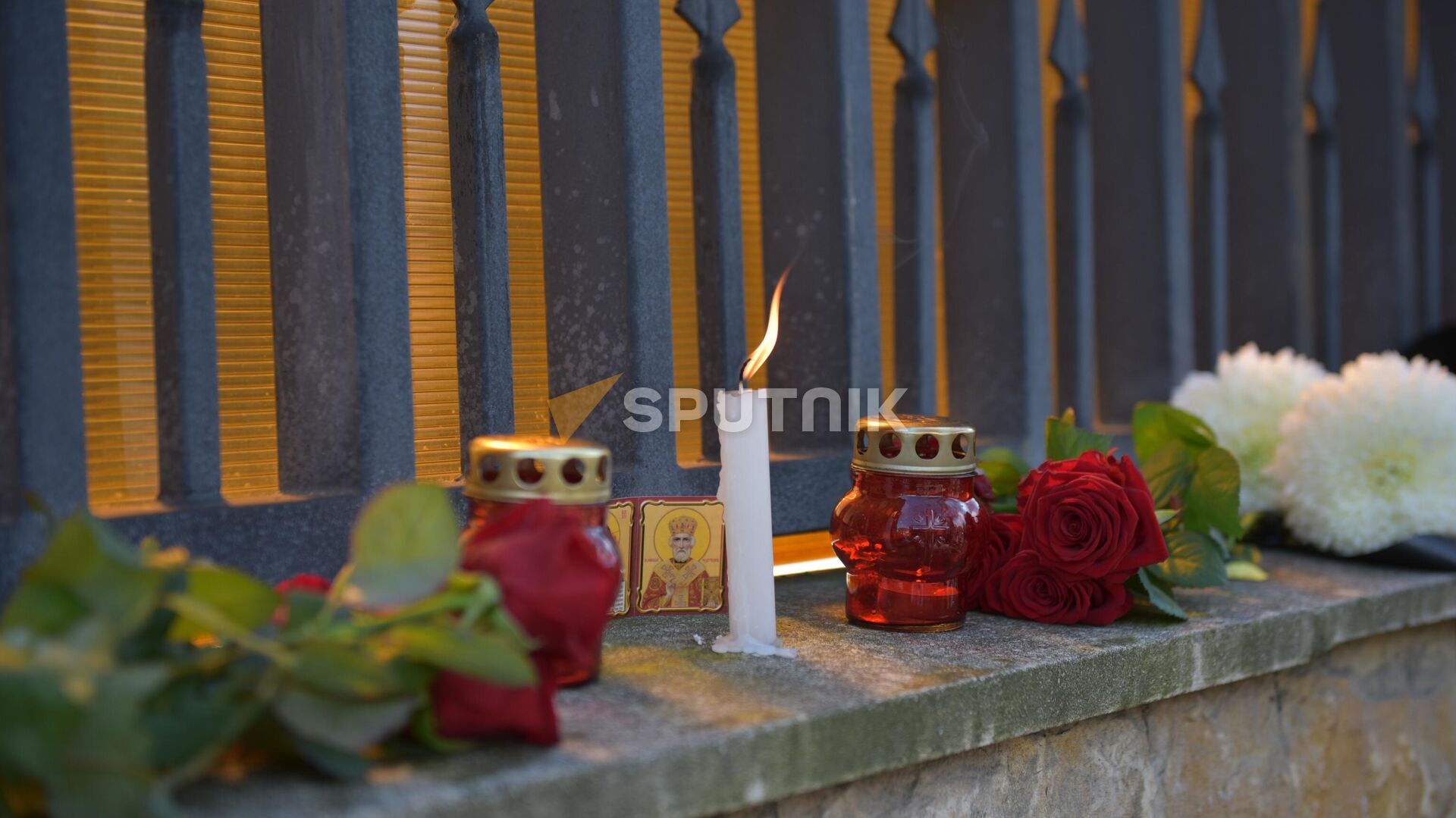 У Посольства России в Абхазии проходит акция в память о погибших в теракте в Крокус Сити холле - Sputnik Аҧсны, 1920, 24.03.2024