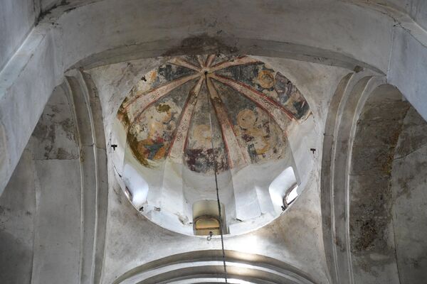 Лыхненский храм внутри  - Sputnik Абхазия