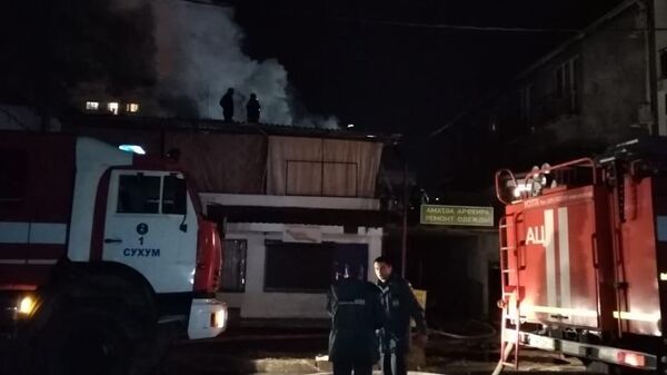 Четыре человека пострадали в пожаре в Сухуме - Sputnik Абхазия