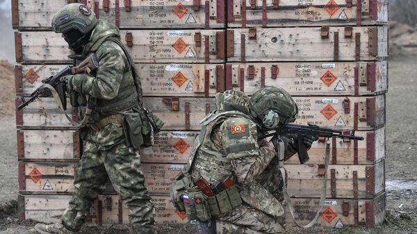 Новоприбывшее на Запорожское направление пополнение ВС РФ проходит обучение на полигоне в зоне СВО - Sputnik Абхазия