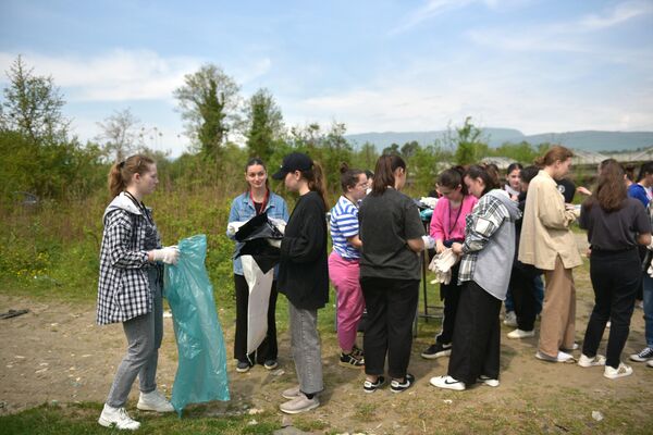 Экологический волонтерский международный проект Чистые Игры в Абхазии - Sputnik Абхазия