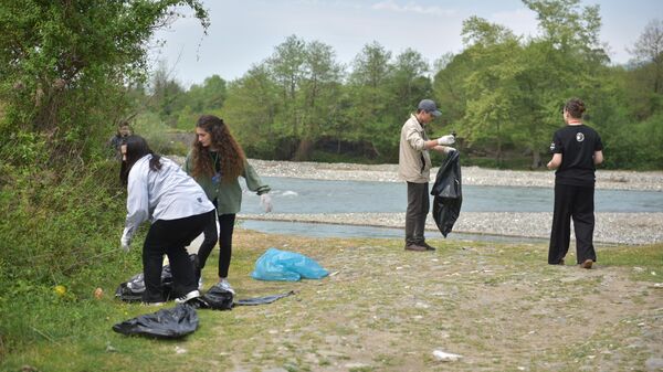 Экологический волонтерский международный проект Чистые Игры в Абхазии - Sputnik Аҧсны
