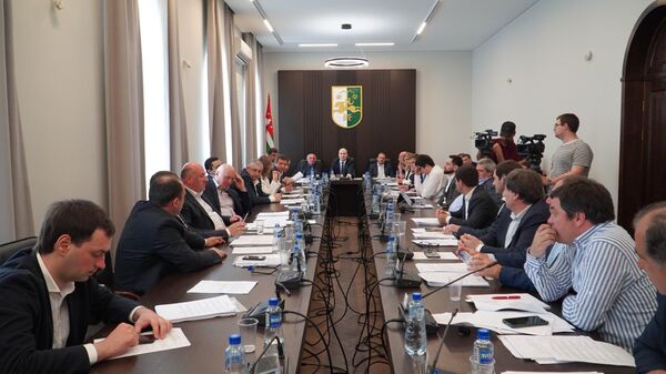 Проекты, инициативы, споры: заседание Парламента Абхазии - Sputnik Абхазия