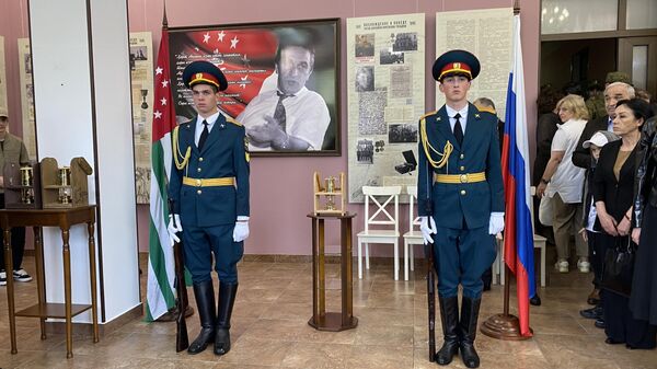 Частичку Вечного огня передали Музею Боевой Славы в Сухуме - Sputnik Абхазия
