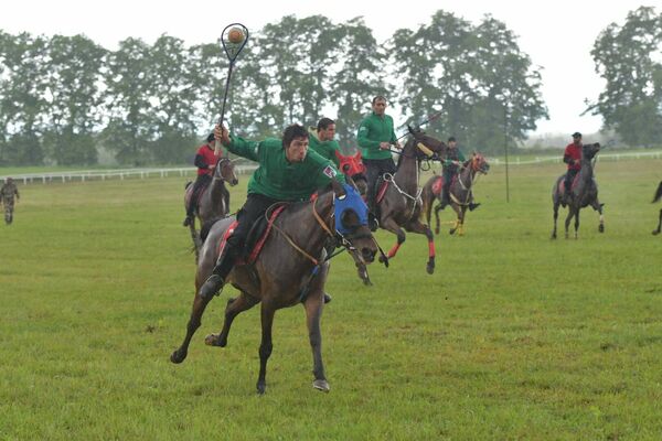 Наездники также      состязались в абхазских традиционных видах конного спорта. - Sputnik Абхазия