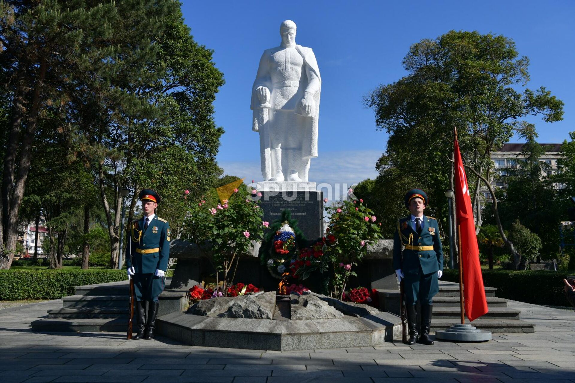 Акция Огонь памяти в честь 70-й годовщины Победы в Великой Отечественной войне 1941-1945 годов состоялась у памятника Неизвестному солдату на набережной Диоскуров в Сухуме. - Sputnik Аҧсны, 1920, 09.05.2024