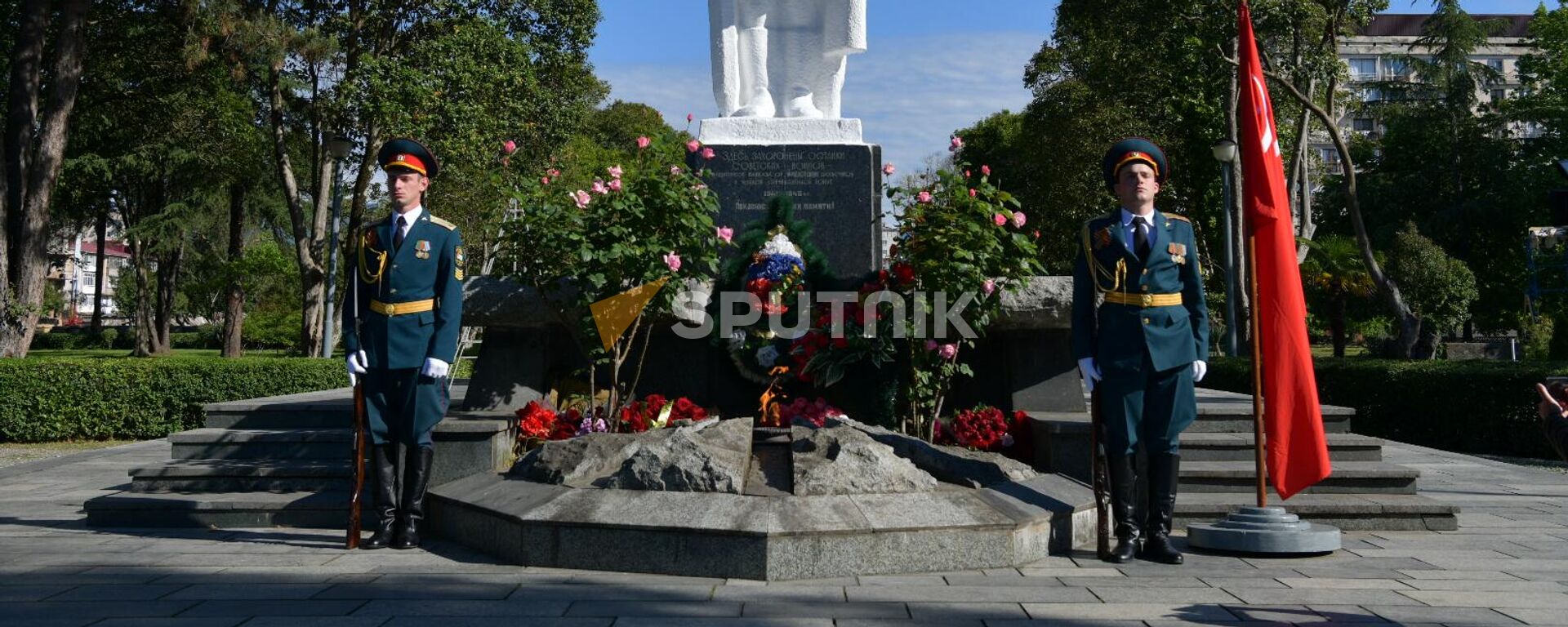 Акция Огонь памяти в честь 70-й годовщины Победы в Великой Отечественной войне 1941-1945 годов состоялась у памятника Неизвестному солдату на набережной Диоскуров в Сухуме. - Sputnik Аҧсны, 1920, 09.05.2024