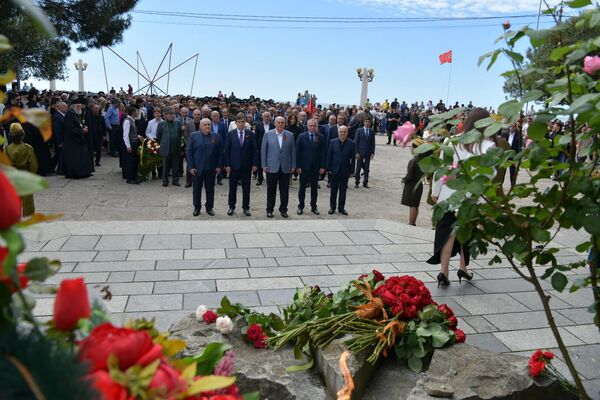Президент Абхазии Аслан Бжания принял участие в памятных и торжественных мероприятиях в Сухуме. - Sputnik Абхазия