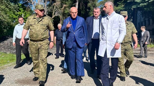 Аслан Бжания оценил модернизацию Центрального военного госпиталя Министерства обороны Республики Абхазия - Sputnik Аҧсны
