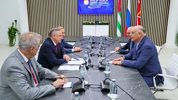 Аслан Бжания провел ряд встреч на полях ПМЭФ-2024 - Sputnik Абхазия