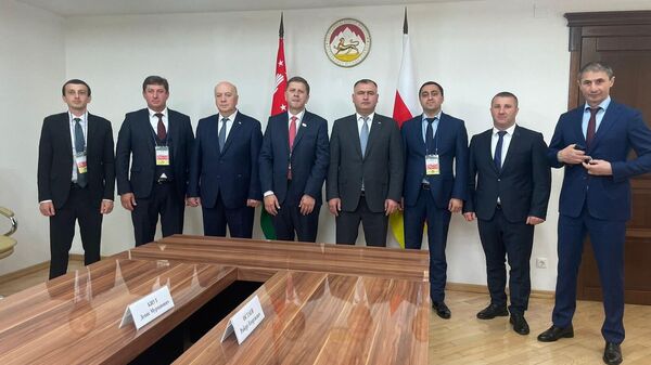 Абхазские депутаты прибыли в Цхинвал в качестве наблюдателей на выборах в Парламент - Sputnik Абхазия
