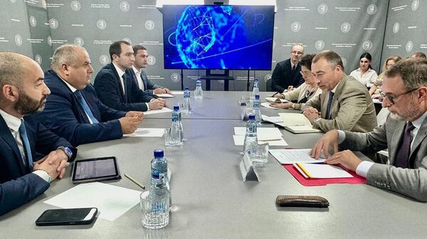 И.о. главы МИД Абхазии встретился с сопредседателями Женевских дискуссий - Sputnik Абхазия