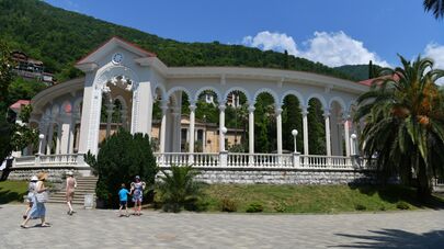 Туристический сезон в Гаграх 