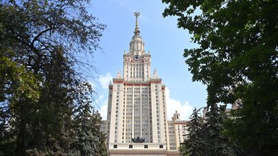Главное здание Московского государственного университета имени М. В. Ломоносова (МГУ).