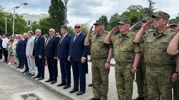 Президент Аслан Бжания поздравил соотечественников с 30-летием со дня  ввода миротворческого контингента Российской Федерации в Абхазию.  - Sputnik Абхазия