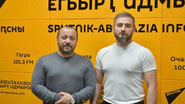 Такие обстоятельства: Чибиров и Хубаров о лечении детей с ортопедическими заболеваниями  - Sputnik Абхазия