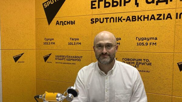 Хинтба о почетном звании и гастрольных планах  - Sputnik Абхазия