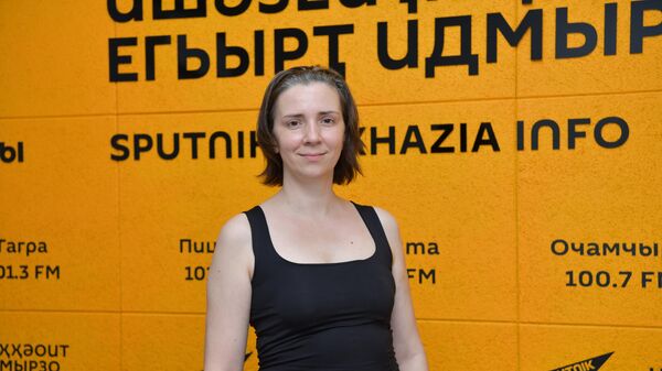 Софокл на абхазском: Абхазский молодежный театр готовится к премьере Антигоны - Sputnik Абхазия