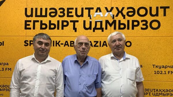 Взаимный интерес: Аджигириев, Битов и Думаа об институте совета старейшин  - Sputnik Абхазия