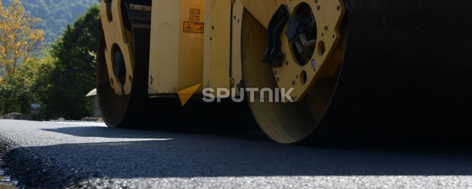 Укладка асфальта  - Sputnik Аҧсны, 1920, 10.04.2026