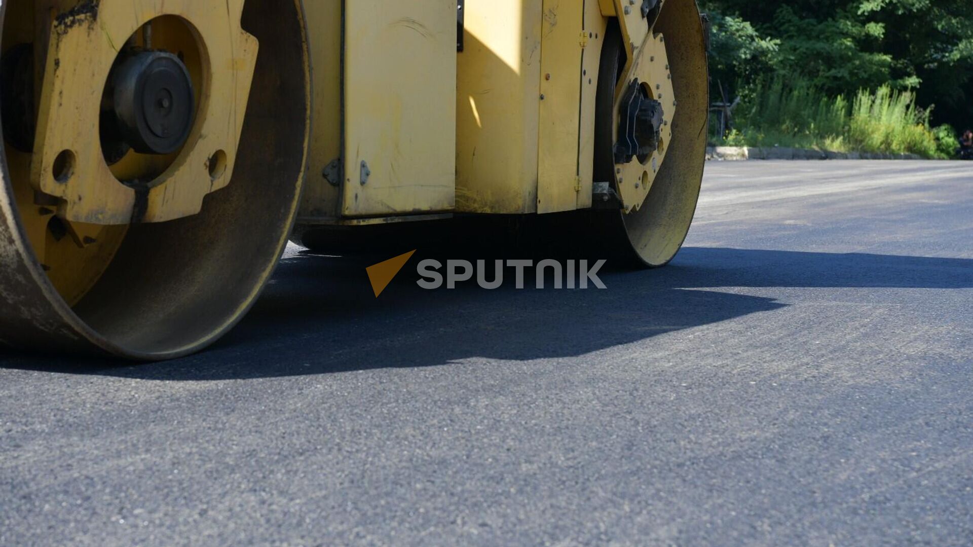 Укладка асфальта  - Sputnik Аҧсны, 1920, 30.07.2025