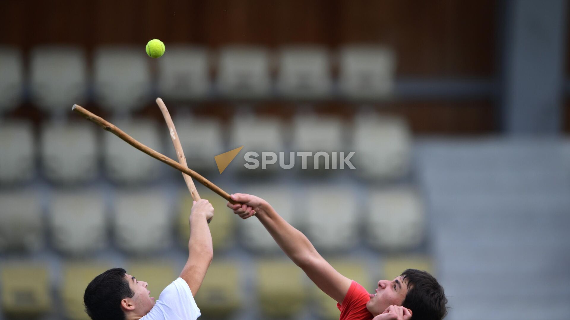 Турнир по национальной абхазской игре Аимҵакьачара начался на стадионе Динамо в Сухуме - Sputnik Абхазия, 1920, 02.11.2025