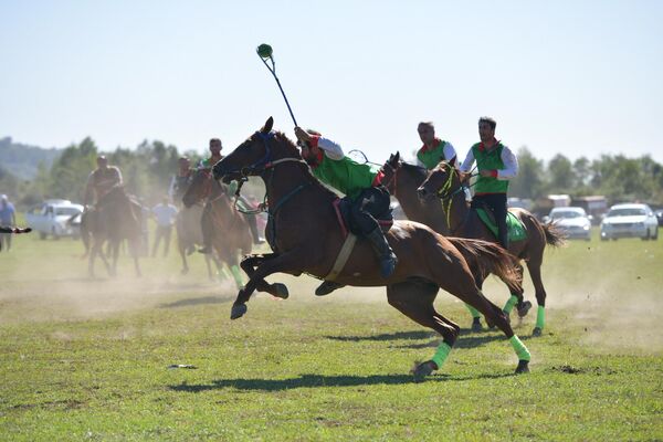 Конноспортивные соревнования прошли в селе Мыку Очамчырского района 29 сентября. - Sputnik Абхазия