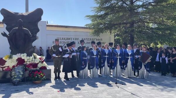 Память героев, павших в Отечественной войне народа Абхазии, почтили в Гудауте   - Sputnik Абхазия