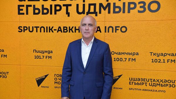 Гражданин и начальник: о товарообороте, цитрусах, кадрах для аэропорта, контрабанде - Sputnik Абхазия