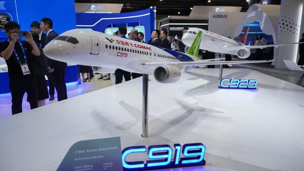 Модели китайских самолетов COMAC C919 и AR J21 - Sputnik Абхазия