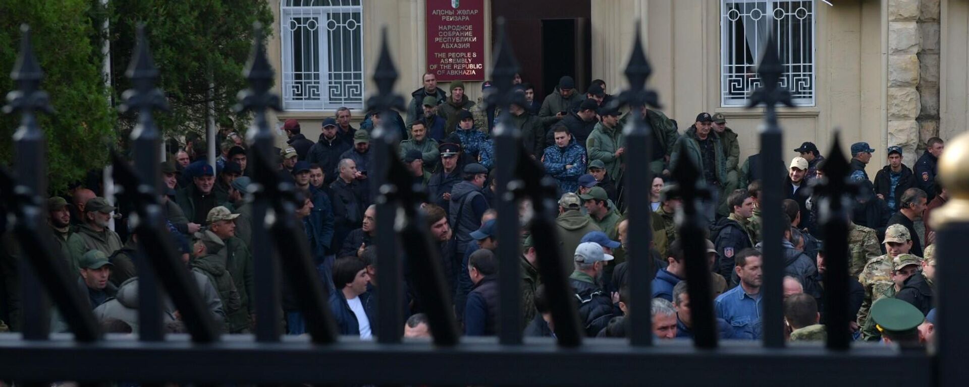 Обстановка вокруг правительственного комплекса в Сухуме_фл - Sputnik Абхазия, 1920, 31.12.2024