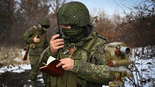 Военнослужащие реактивной артиллерийской батареи РСЗО БМ-21 Град 44-го армейского корпуса группировки войск Север - Sputnik Аҧсны