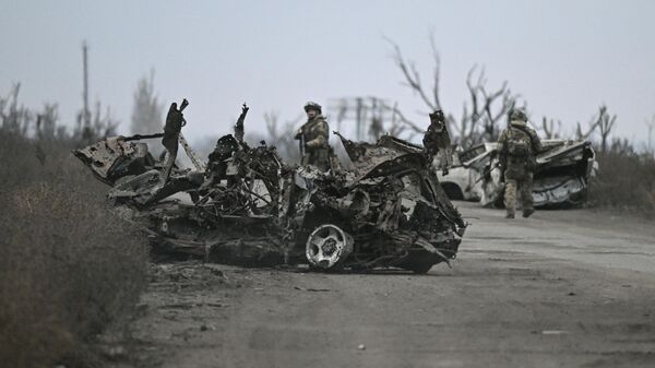 Расчистка и разминирование дорог в Покровском районе ДНР саперами 12-й инженерно-саперной бригады группировки войск Центр - Sputnik Абхазия