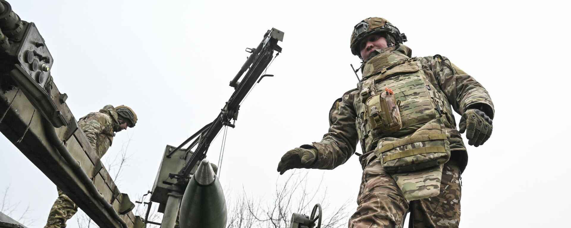 Зарядка реактивной системы залпового огня Ураган группировки Центр на Красноармейском направлении СВО - Sputnik Абхазия, 1920, 28.04.2026