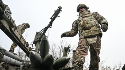 Зарядка реактивной системы залпового огня "Ураган" группировки "Центр" на Красноармейском направлении СВО