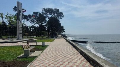 Работы по продлению набережной в городе Очамчыра 