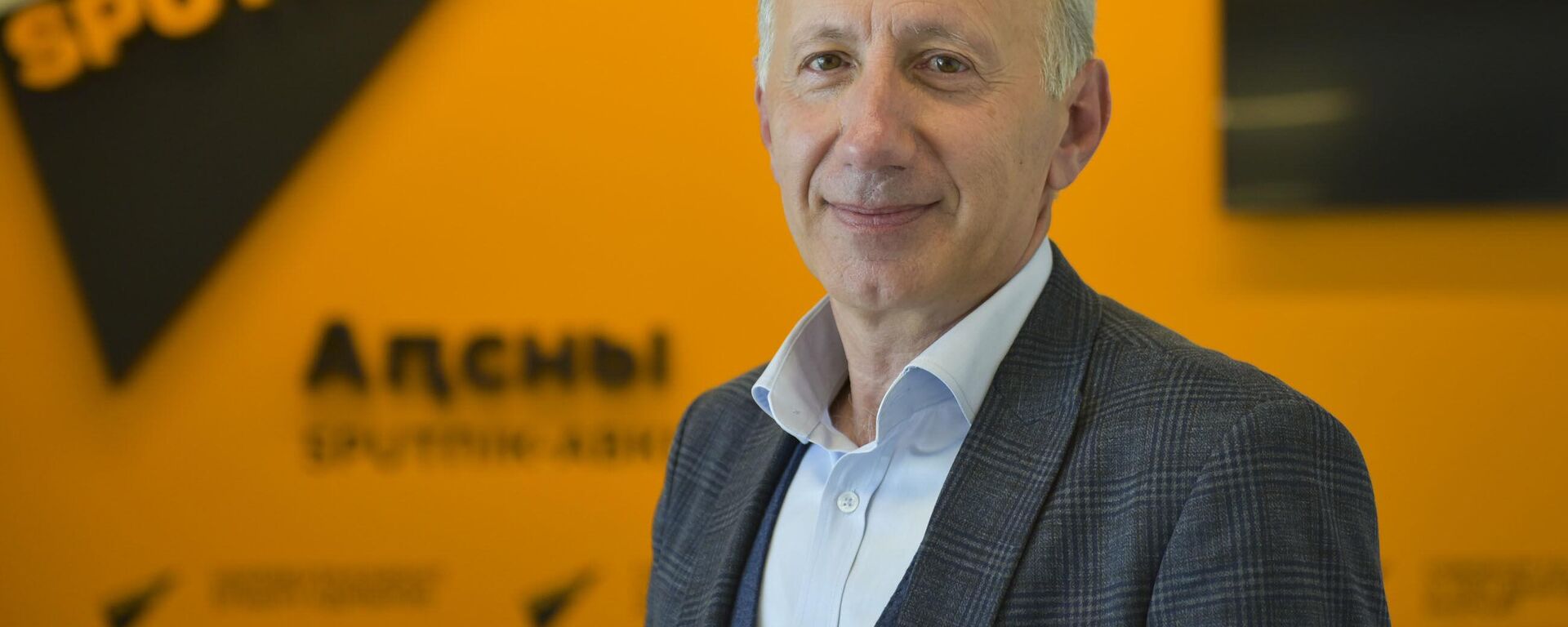 Ҳашыг Даур Инаԥшьба изы: аԥсышәала ажурналистика зырҿиоз рхыԥхьаӡараҿы даԥхьагылаҩны дыҟан - Sputnik Аҧсны, 1920, 23.01.2025