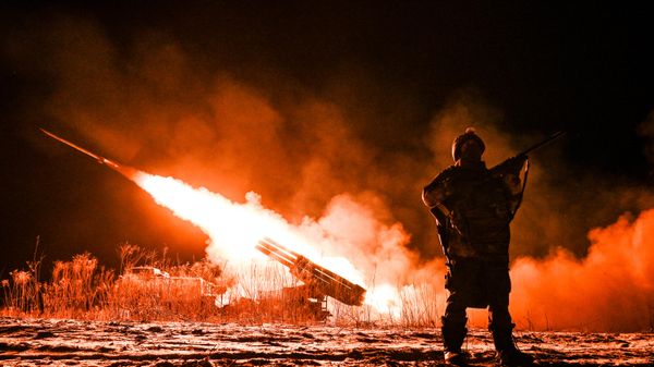 Работа РСЗО 9К57 Ураган добровольческого отряда Барс-22 Тигр в Курской области - Sputnik Абхазия