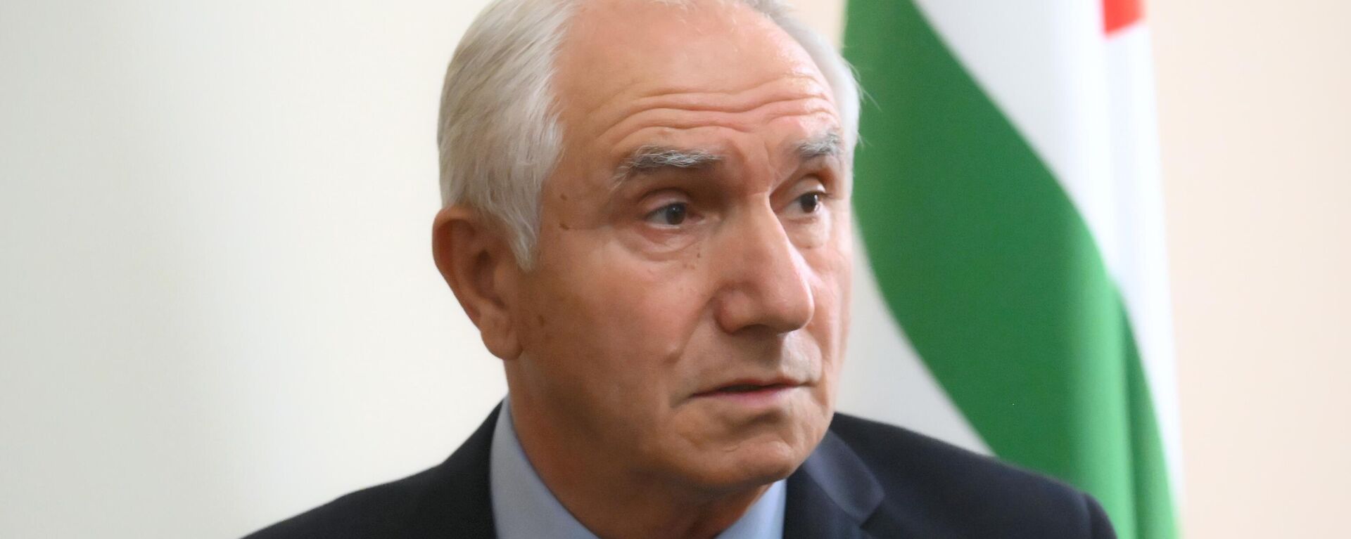 И.о. премьер-министра Абхазии В. Бганбу представили членам правительства - Sputnik Абхазия, 1920, 03.03.2025