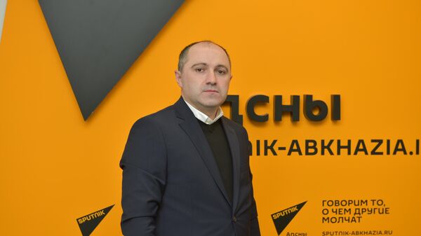 Банковские карты и положительная динамика: Гулария рассказал о пенсионных выплатах в Абхазии - Sputnik Абхазия