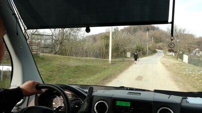 "Желтопузик" из Джирхуа: как новый школьный автобус изменил жизнь в селе