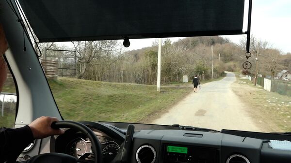 Желтопузик из Джирхуа: как новый школьный автобус изменил жизнь в селе - Sputnik Абхазия