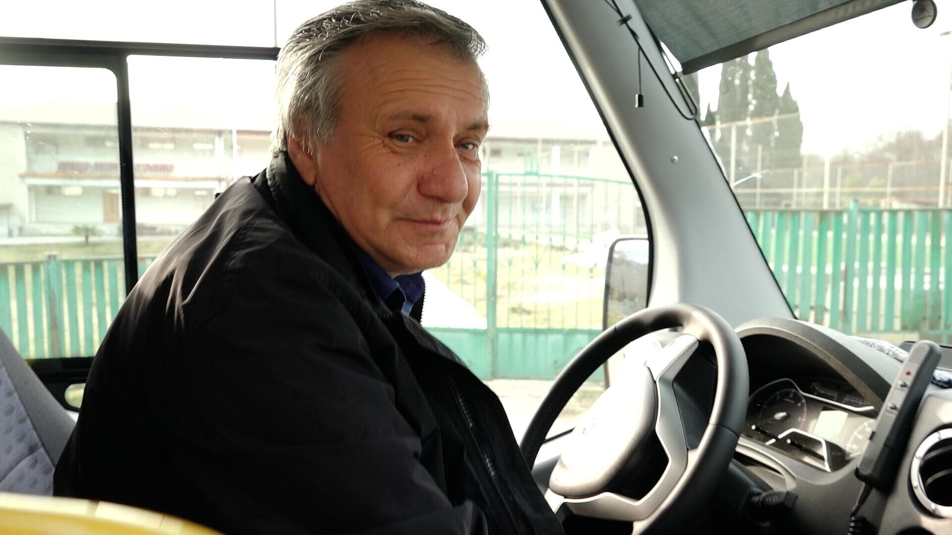 Желтопузик из Джирхуа: как новый школьный автобус изменил жизнь в селе Желтопузик из Джирхуа: как новый школьный автобус изменил жизнь в селе - Sputnik Абхазия, 1920, 18.03.2025