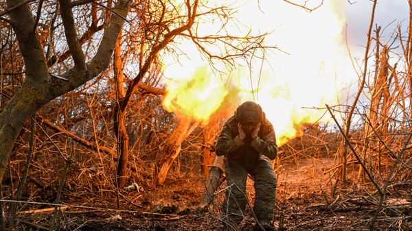 Боевая работа расчета 120мм миномёта 352 полка группировки войск Север в Курской области - Sputnik Аҧсны